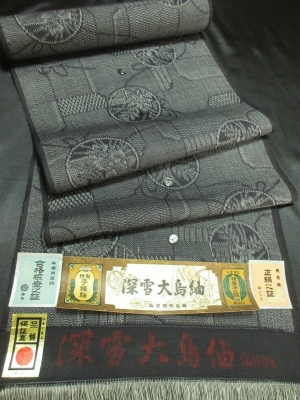 【正絹】深雪大島紬「変わり格子に丸文」(税抜き価格35,000円）sk-355