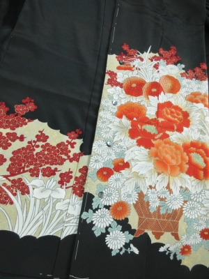 【正絹】京友禅創作黒留袖/紅白の花～金駒刺繍～(税抜き価格40,000円）sk-398　※長袖、七分袖は不可　